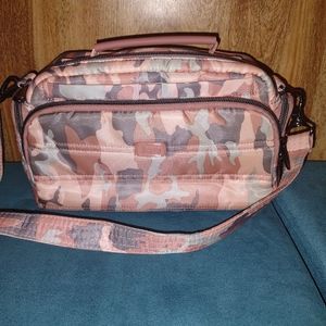 Lug trolley crossbody in camo rose
